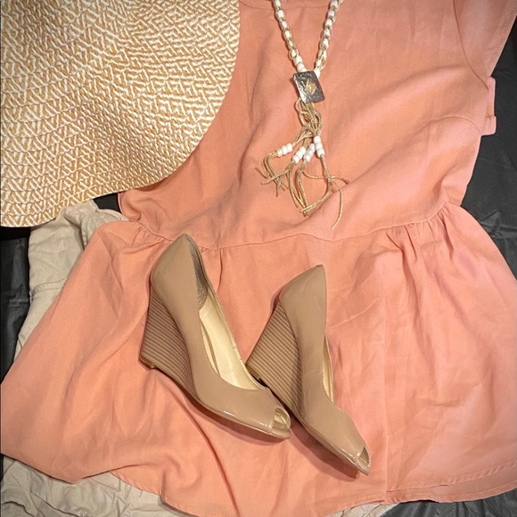 This Simple & Stylish Vintage Summer Complete Look - Picture 3 of 5